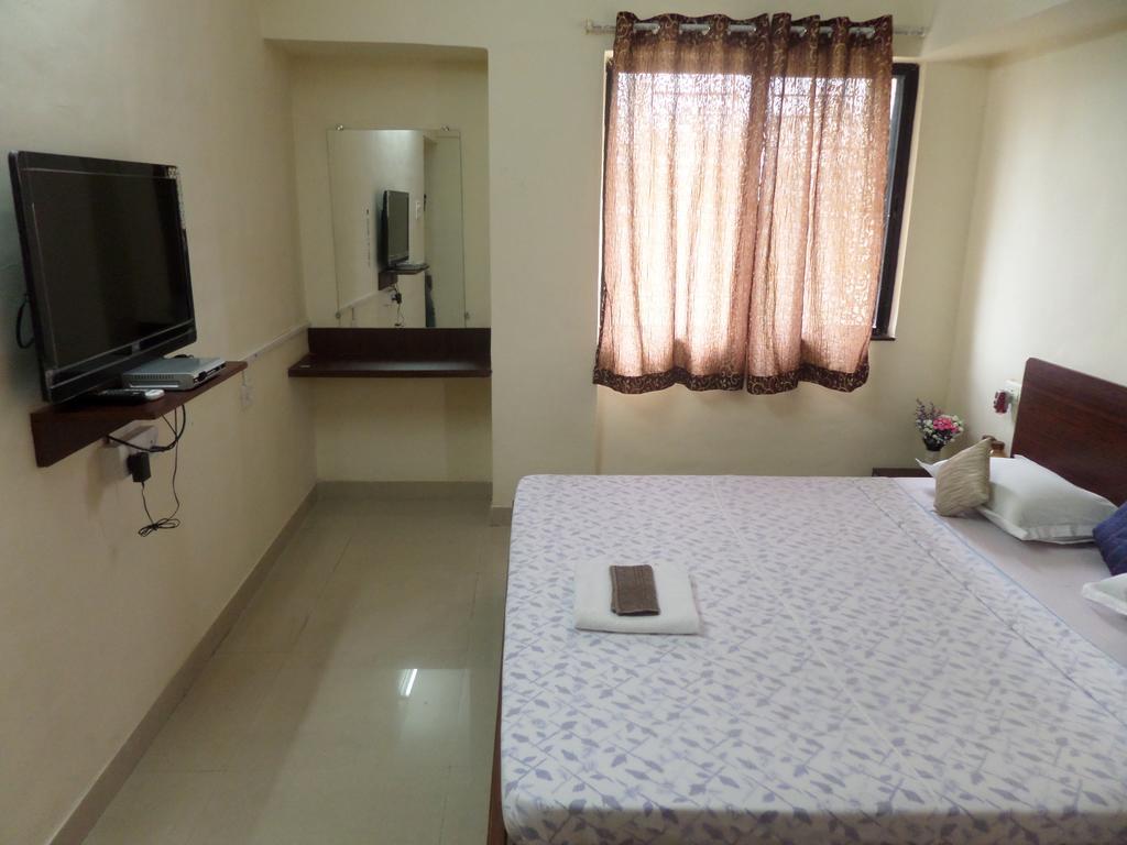 Cosmos Luxury Vimannagar Aparthotel Pune Room photo